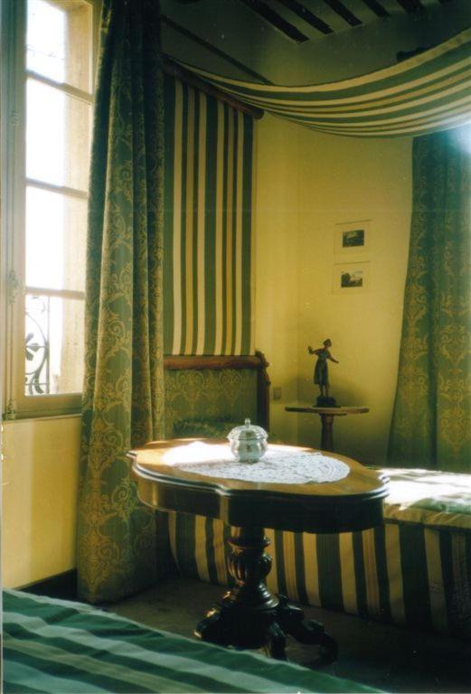 Bize De La Tour Bed & Breakfast Saint-Bonnet-du-Gard Bilik gambar
